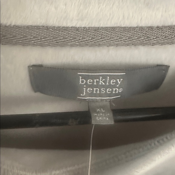 NWT Berkley Jensen Black Colorblock Velour Sweater Size XL - Picture 4 of 5